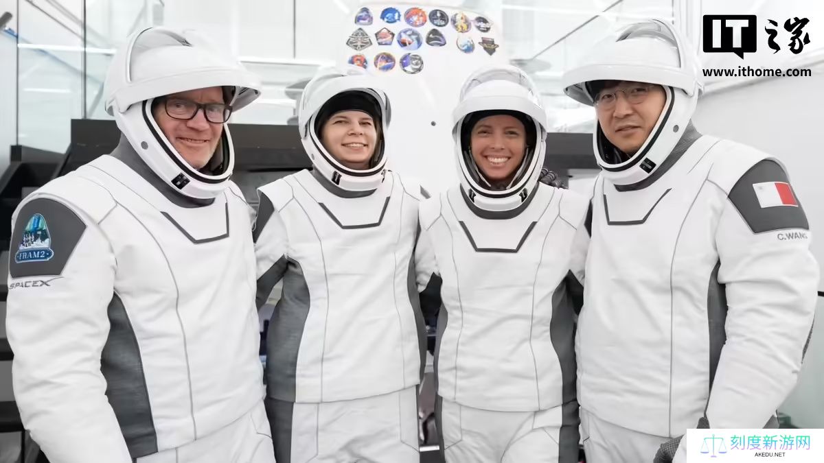 SpaceX 载人绕地球两极飞行任务结束：首次尝试在太空种蘑菇，机组已返回
