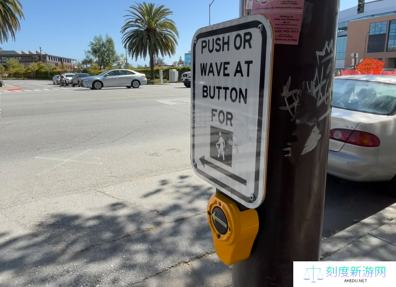 美国加州人行横道按钮遭黑客入侵，被植入马斯克和扎克伯格语音