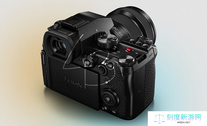 松下 Lumix S1IIE 相机参数曝光：搭 24.2MP 传感器、预计定价 2800 欧元