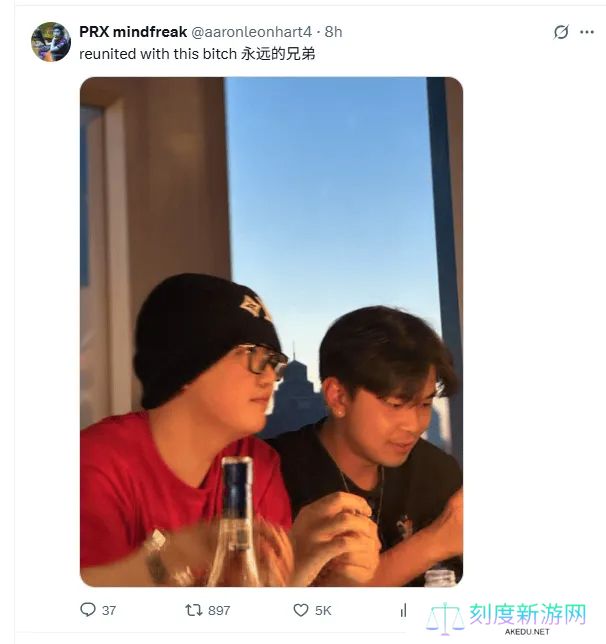 mindfreak发布和ZmjjKK合照并配文：永远的兄弟！